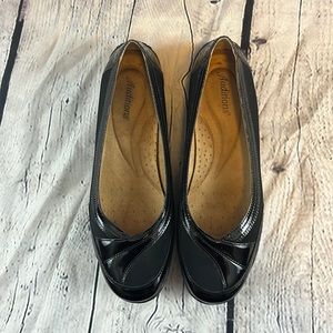 NEW!! Never worn Auditions Women’s Black 11 W fabric & patent leather slide ons